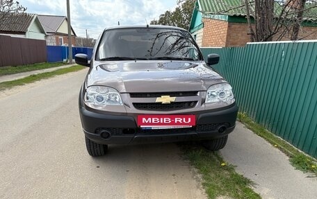 Chevrolet Niva I рестайлинг, 2015 год, 785 000 рублей, 9 фотография