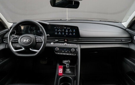 Hyundai Elantra, 2024 год, 2 220 000 рублей, 9 фотография