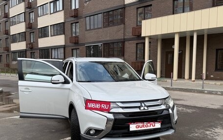 Mitsubishi Outlander III рестайлинг 3, 2015 год, 1 650 000 рублей, 1 фотография