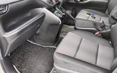 Toyota Voxy III, 2018 год, 2 480 000 рублей, 2 фотография