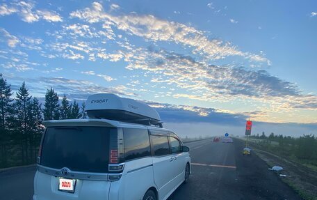 Toyota Voxy III, 2018 год, 2 480 000 рублей, 8 фотография