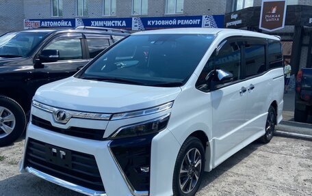 Toyota Voxy III, 2018 год, 2 480 000 рублей, 9 фотография