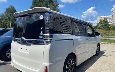 Toyota Voxy III, 2018 год, 2 480 000 рублей, 10 фотография