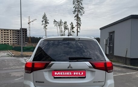 Mitsubishi Outlander III рестайлинг 3, 2015 год, 1 650 000 рублей, 6 фотография