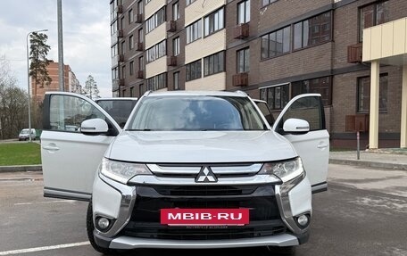 Mitsubishi Outlander III рестайлинг 3, 2015 год, 1 650 000 рублей, 2 фотография