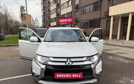 Mitsubishi Outlander III рестайлинг 3, 2015 год, 1 650 000 рублей, 4 фотография