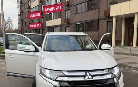 Mitsubishi Outlander III рестайлинг 3, 2015 год, 1 650 000 рублей, 3 фотография