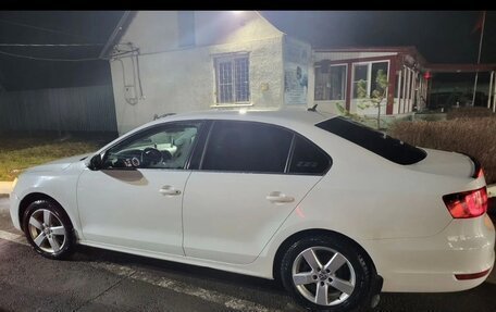 Volkswagen Jetta VI, 2013 год, 600 000 рублей, 2 фотография