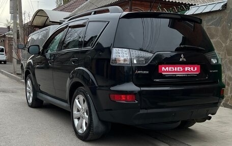 Mitsubishi Outlander III рестайлинг 3, 2011 год, 1 200 000 рублей, 2 фотография