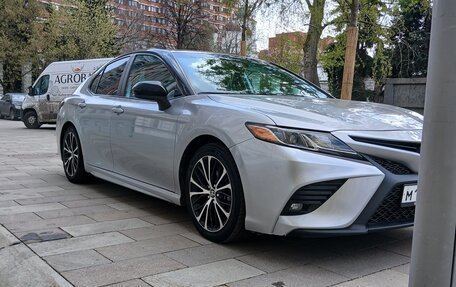 Toyota Camry, 2020 год, 2 200 000 рублей, 2 фотография