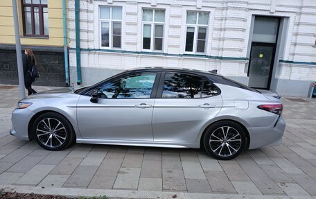 Toyota Camry, 2020 год, 2 200 000 рублей, 3 фотография