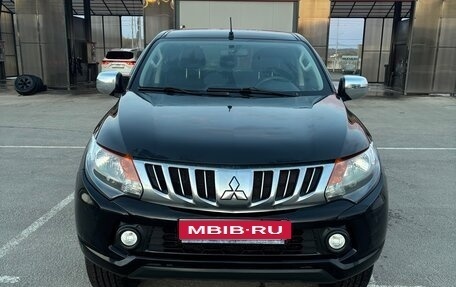 Mitsubishi L200 IV рестайлинг, 2015 год, 2 050 000 рублей, 1 фотография