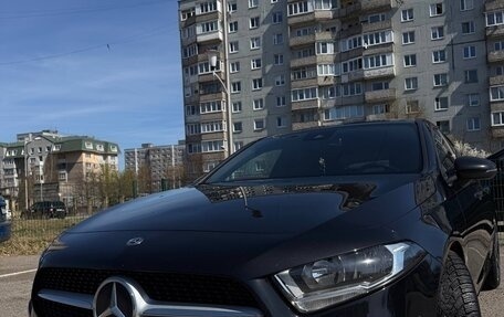 Mercedes-Benz A-Класс, 2020 год, 2 350 000 рублей, 1 фотография