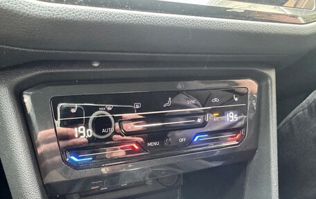 Volkswagen Tiguan II, 2021 год, 2 880 000 рублей, 21 фотография