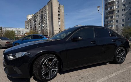 Mercedes-Benz A-Класс, 2020 год, 2 350 000 рублей, 2 фотография