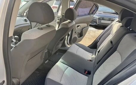 Chevrolet Cruze II, 2010 год, 730 000 рублей, 14 фотография