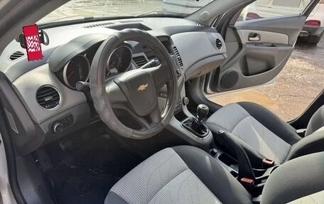 Chevrolet Cruze II, 2010 год, 730 000 рублей, 8 фотография
