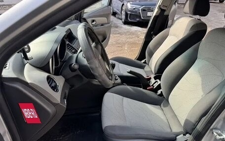 Chevrolet Cruze II, 2010 год, 730 000 рублей, 10 фотография