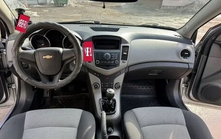 Chevrolet Cruze II, 2010 год, 730 000 рублей, 25 фотография