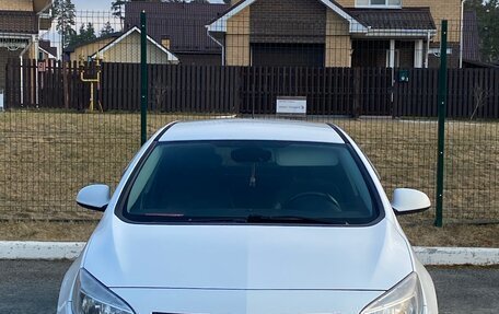 Opel Astra J, 2010 год, 600 000 рублей, 2 фотография