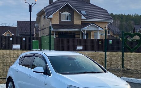 Opel Astra J, 2010 год, 600 000 рублей, 3 фотография