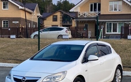 Opel Astra J, 2010 год, 600 000 рублей, 1 фотография