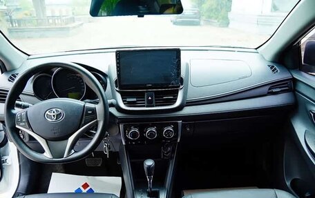 Toyota Yaris XP150 рестайлинг, 2022 год, 1 070 000 рублей, 8 фотография