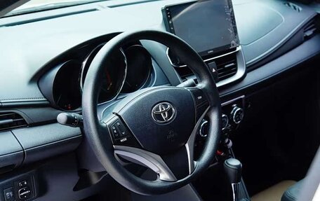 Toyota Yaris XP150 рестайлинг, 2022 год, 1 070 000 рублей, 9 фотография