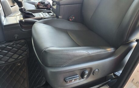 Toyota Land Cruiser Prado 150 рестайлинг 2, 2018 год, 7 200 000 рублей, 9 фотография