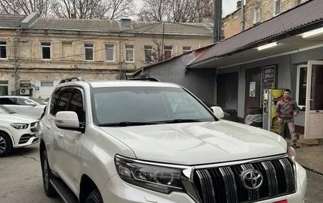 Toyota Land Cruiser Prado 150 рестайлинг 2, 2018 год, 7 200 000 рублей, 2 фотография