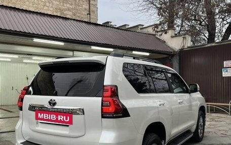 Toyota Land Cruiser Prado 150 рестайлинг 2, 2018 год, 7 200 000 рублей, 3 фотография