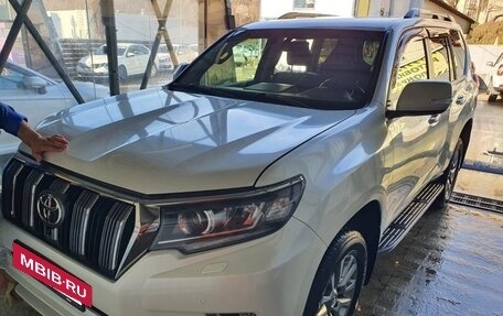 Toyota Land Cruiser Prado 150 рестайлинг 2, 2018 год, 7 200 000 рублей, 17 фотография