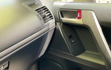 Toyota Land Cruiser Prado 150 рестайлинг 2, 2018 год, 7 200 000 рублей, 36 фотография