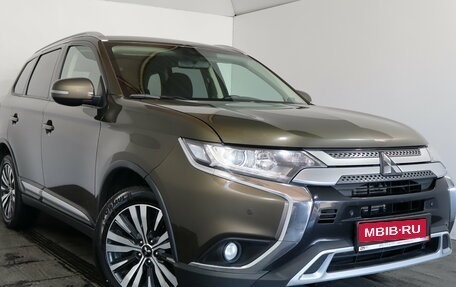 Mitsubishi Outlander III рестайлинг 3, 2019 год, 2 049 000 рублей, 1 фотография