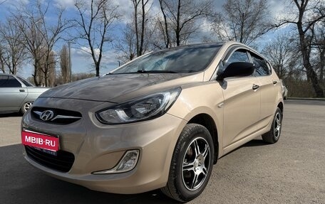 Hyundai Solaris II рестайлинг, 2013 год, 950 000 рублей, 1 фотография