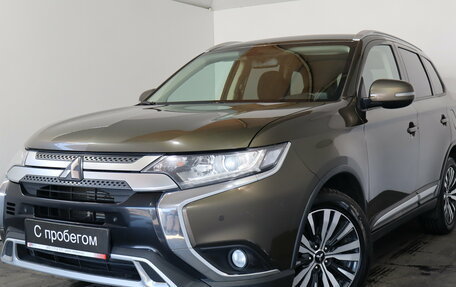 Mitsubishi Outlander III рестайлинг 3, 2019 год, 2 049 000 рублей, 3 фотография