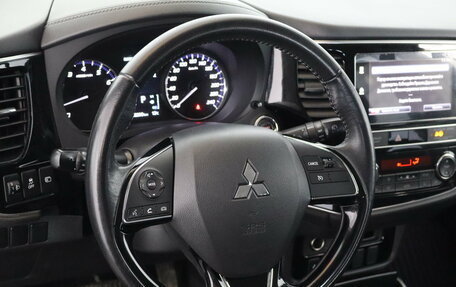 Mitsubishi Outlander III рестайлинг 3, 2019 год, 2 049 000 рублей, 9 фотография