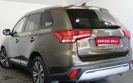 Mitsubishi Outlander III рестайлинг 3, 2019 год, 2 049 000 рублей, 4 фотография
