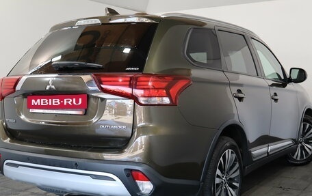 Mitsubishi Outlander III рестайлинг 3, 2019 год, 2 049 000 рублей, 6 фотография