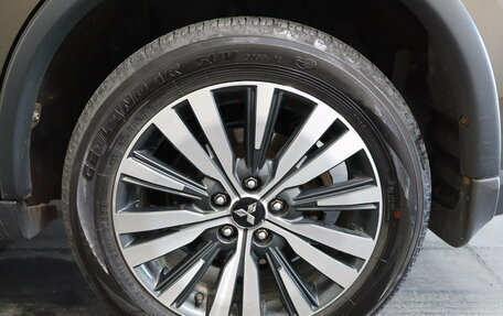 Mitsubishi Outlander III рестайлинг 3, 2019 год, 2 049 000 рублей, 16 фотография