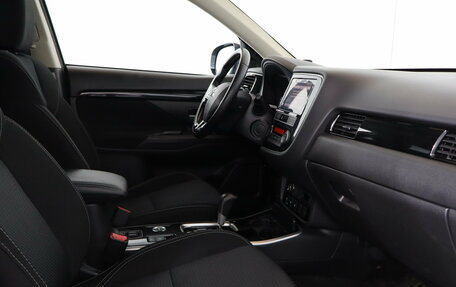 Mitsubishi Outlander III рестайлинг 3, 2019 год, 2 049 000 рублей, 12 фотография