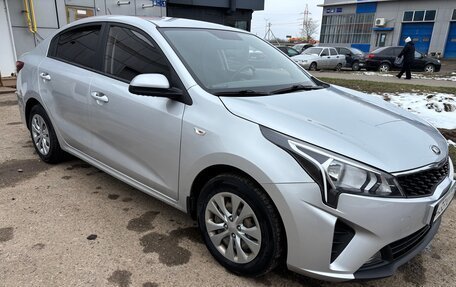 KIA Rio IV, 2021 год, 1 630 000 рублей, 2 фотография