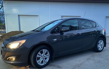 Opel Astra J, 2014 год, 900 000 рублей, 2 фотография