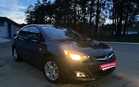 Opel Astra J, 2014 год, 900 000 рублей, 4 фотография