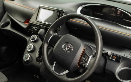 Toyota Sienta II, 2021 год, 1 550 000 рублей, 11 фотография