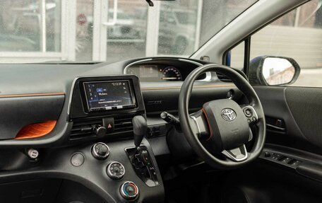 Toyota Sienta II, 2021 год, 1 550 000 рублей, 10 фотография