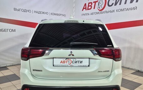 Mitsubishi Outlander III рестайлинг 3, 2017 год, 1 998 000 рублей, 6 фотография