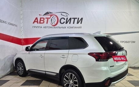Mitsubishi Outlander III рестайлинг 3, 2017 год, 1 998 000 рублей, 5 фотография