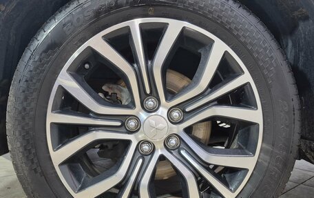 Mitsubishi Outlander III рестайлинг 3, 2017 год, 1 998 000 рублей, 21 фотография