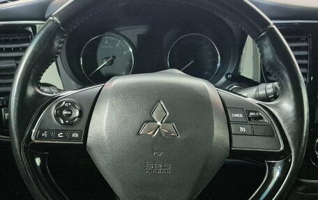 Mitsubishi Outlander III рестайлинг 3, 2017 год, 1 998 000 рублей, 11 фотография